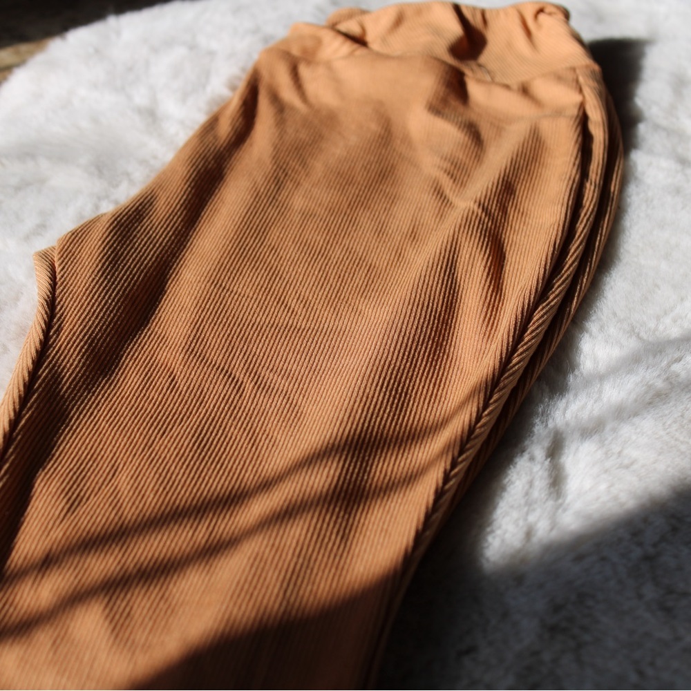 V-waisted flare leggings